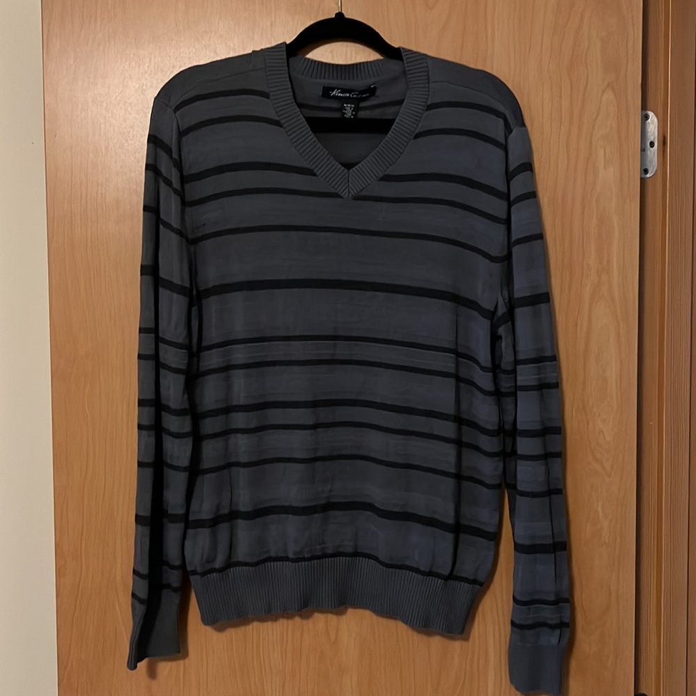 Kenneth Cold Vneck Striped Sweater